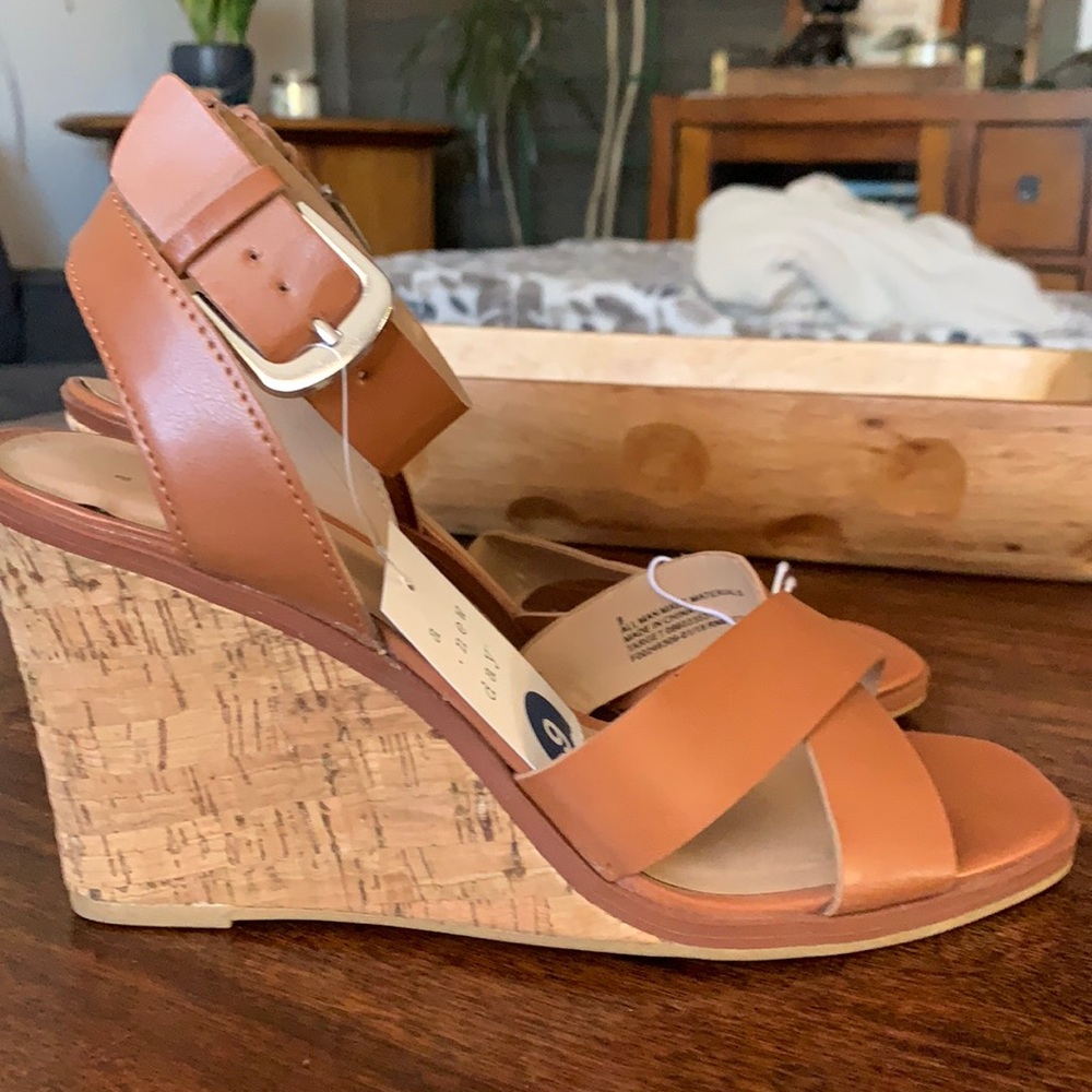 Women’s wedge strappy heels size 9 cognac